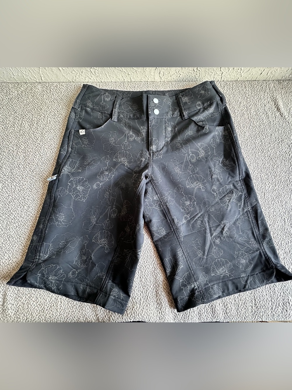Wild Rye Freel MTB Bike Shorts Women's 6 Lotus
Greyscale Floral 12 - Picture 2 of 16